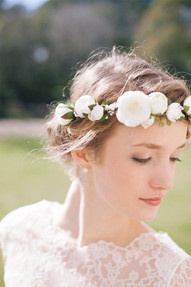 Couronne de fleurs blanches